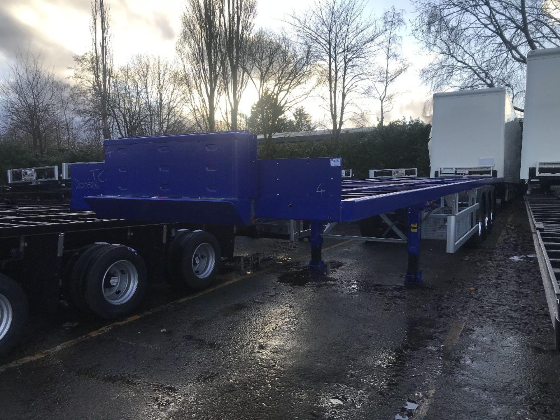 13.6M Straight Frame c/side triaxle chassis