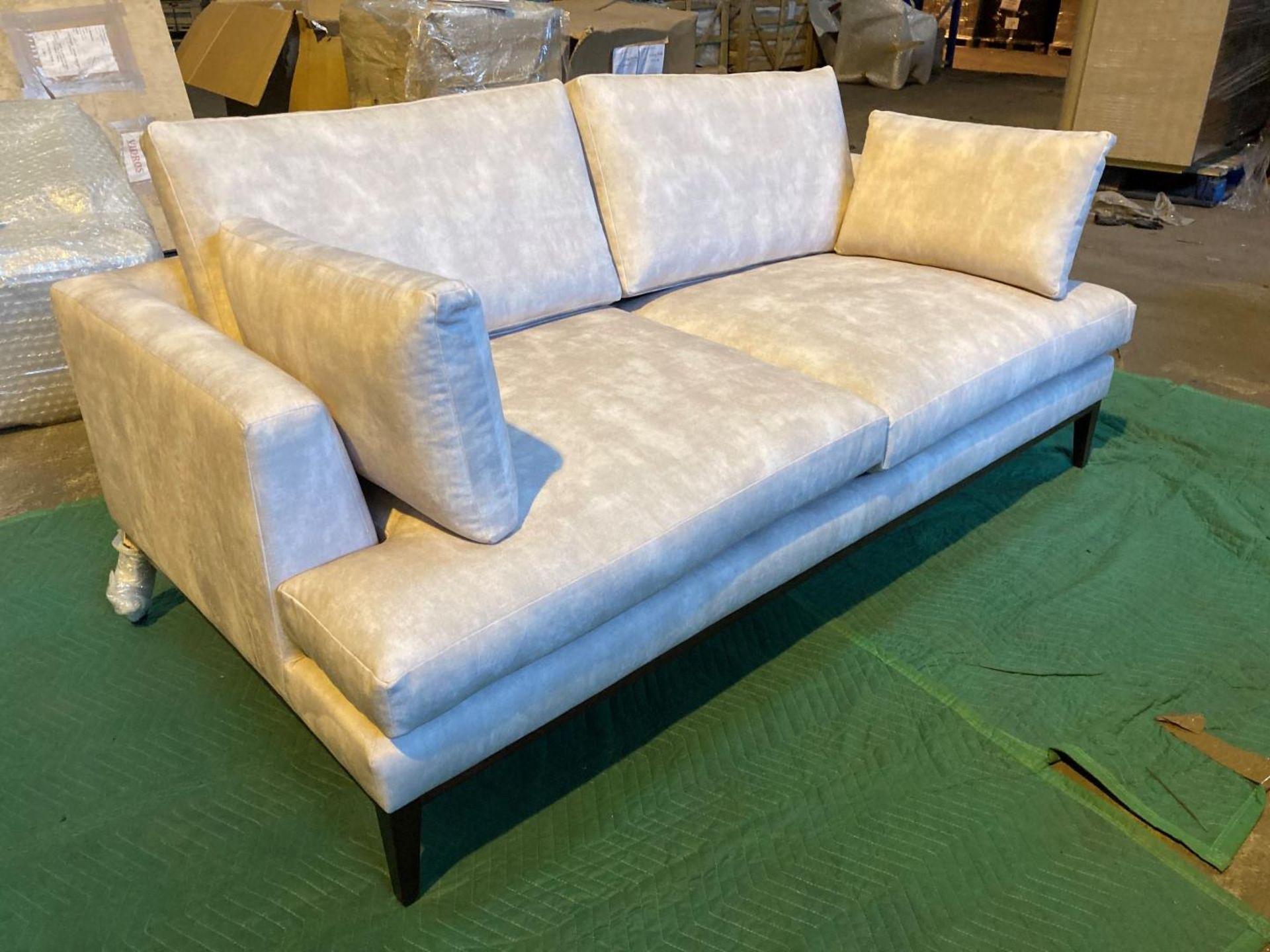 Plush white 2.5 seater sofa - Image 2 of 6