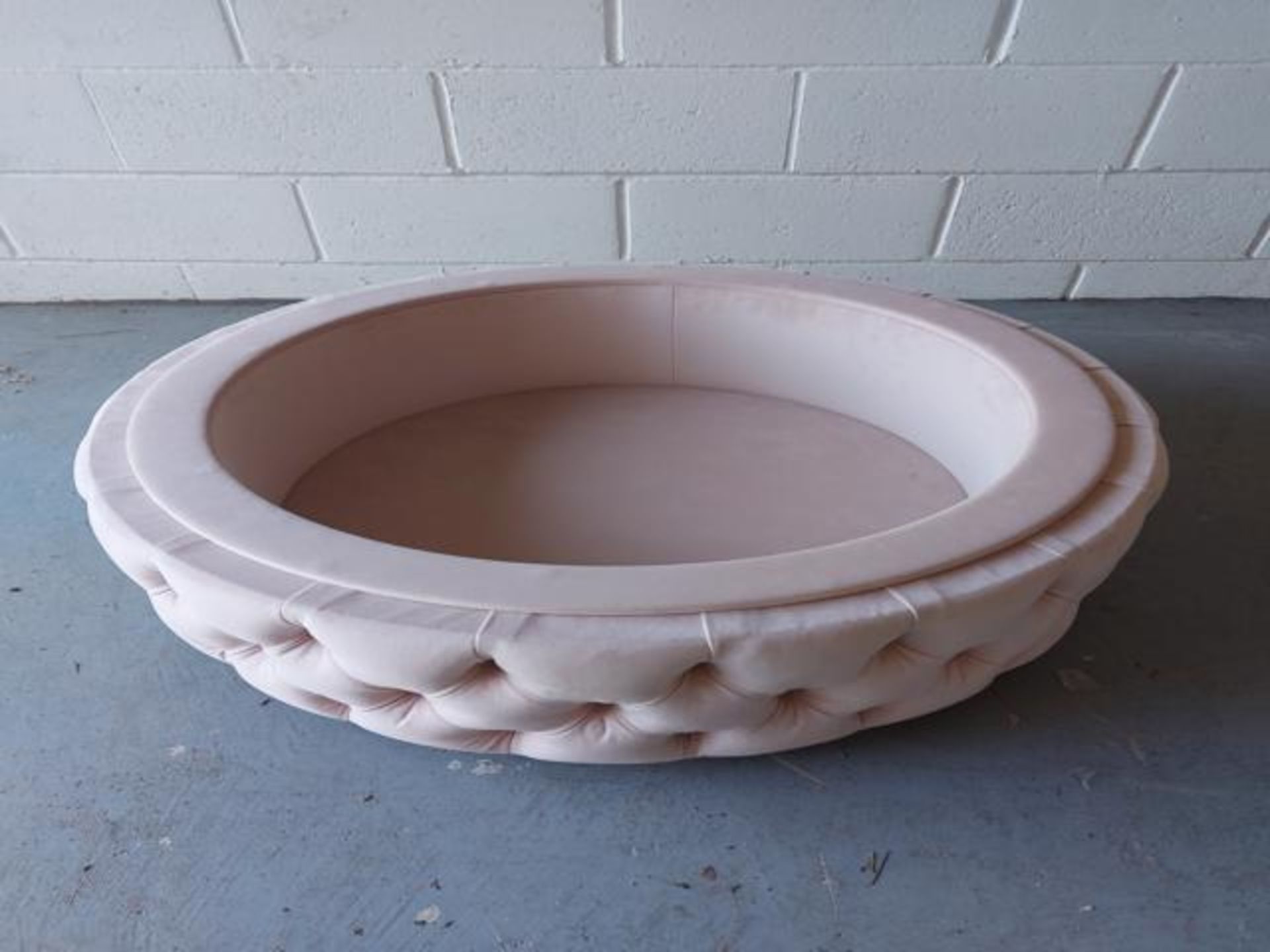 Light pink 900mm diameter deep button ottoman - Image 2 of 2