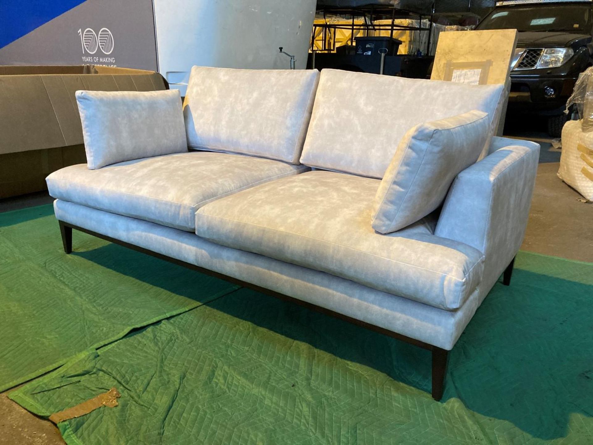 Plush white 2.5 seater sofa - Image 3 of 6