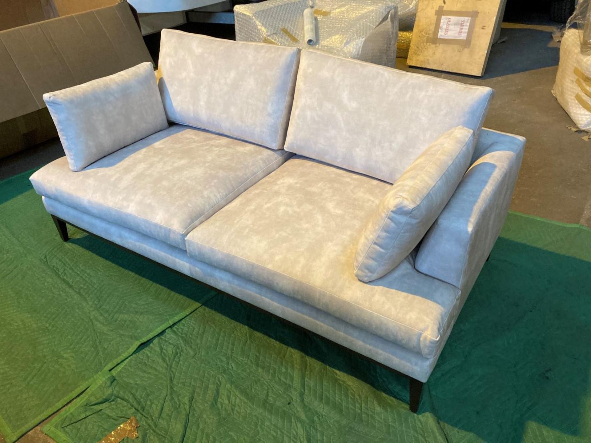 Plush white 2.5 seater sofa - Image 4 of 6