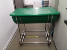 Plastic Half Moon Food Trough with Mobile Steel Frame