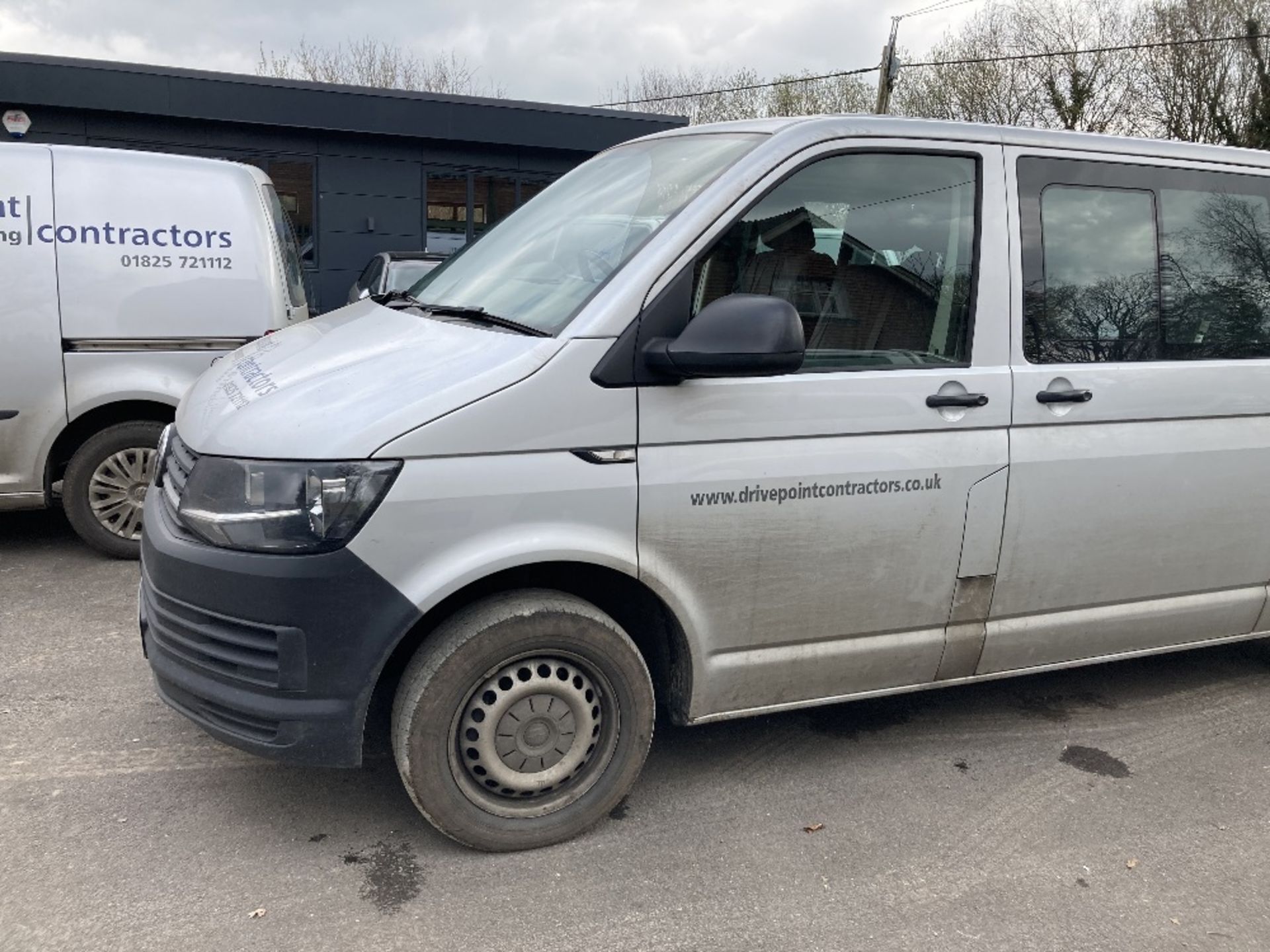 2017 Volkswagen Transporter T32 S-Ln TDI Bmt - Image 2 of 14