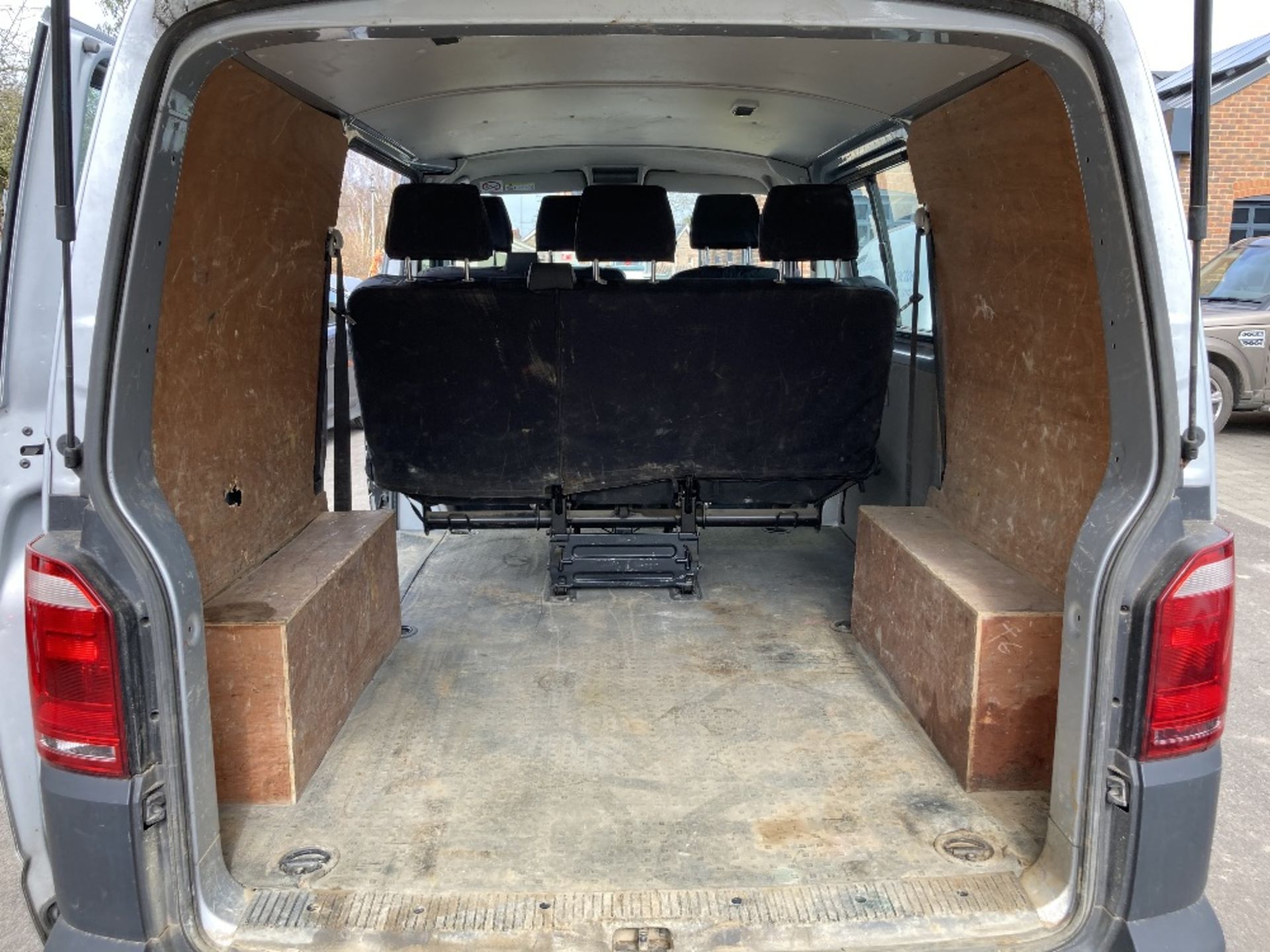 2017 Volkswagen Transporter T30 S-Ln TDI Bmt - Image 8 of 10