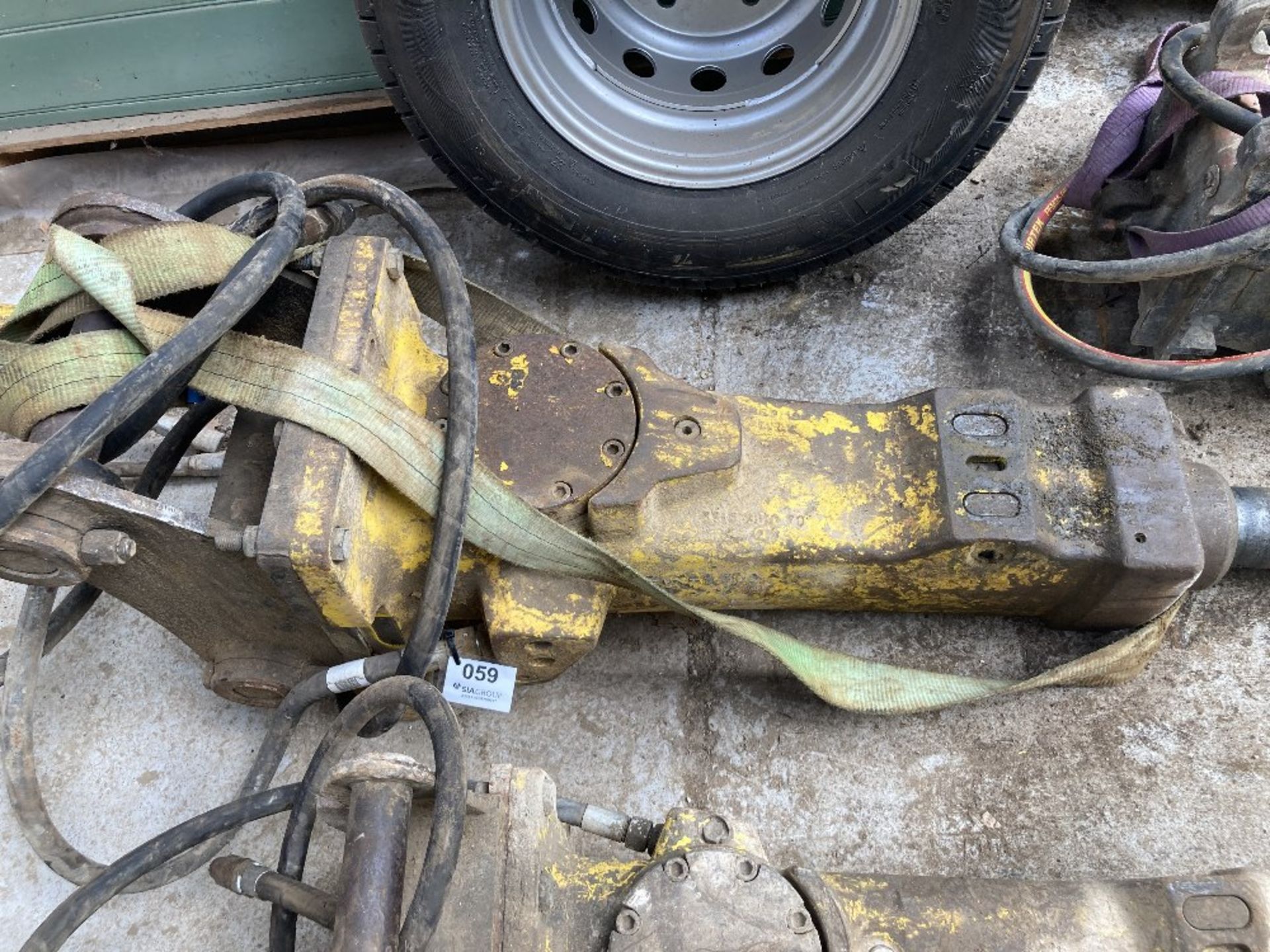 Atlas Copco SB302 Hydraulic Breaker c/w Point and Hoses