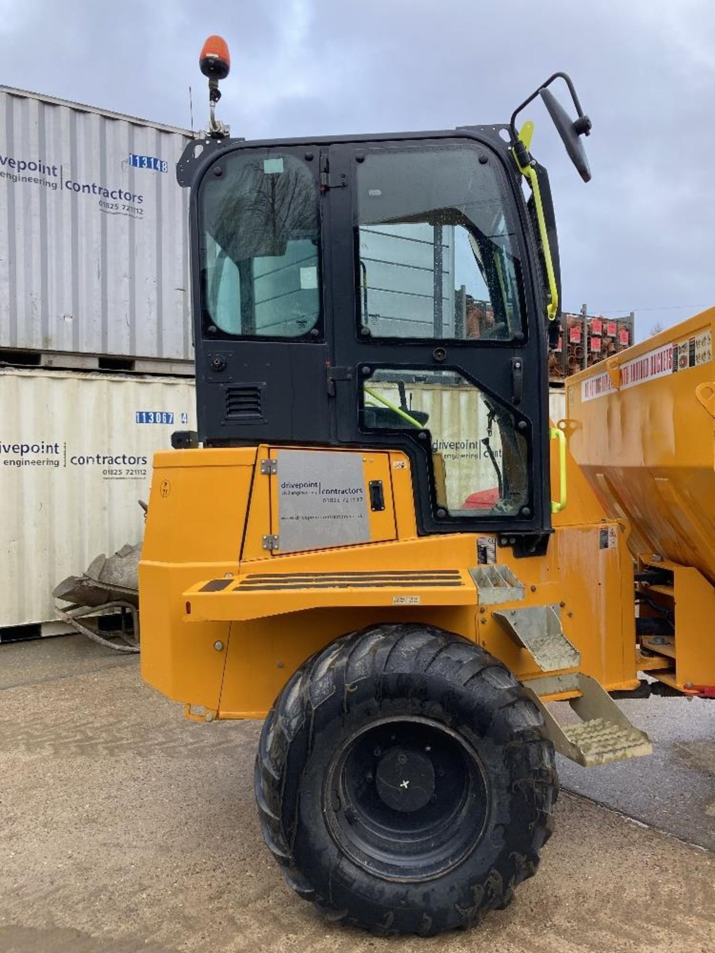 2019 Thwaites 9T forward tip Cabbed 4X4 Dumper - Image 3 of 19