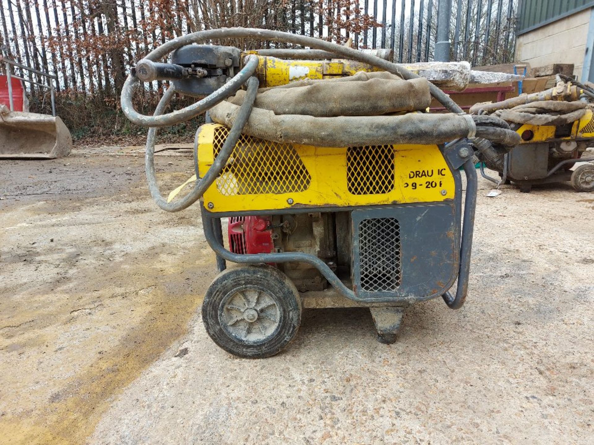 Atlas Copco LP9-20 Hydraulic Petrol Breaker Kit c/w Point and Chisel - Image 3 of 5