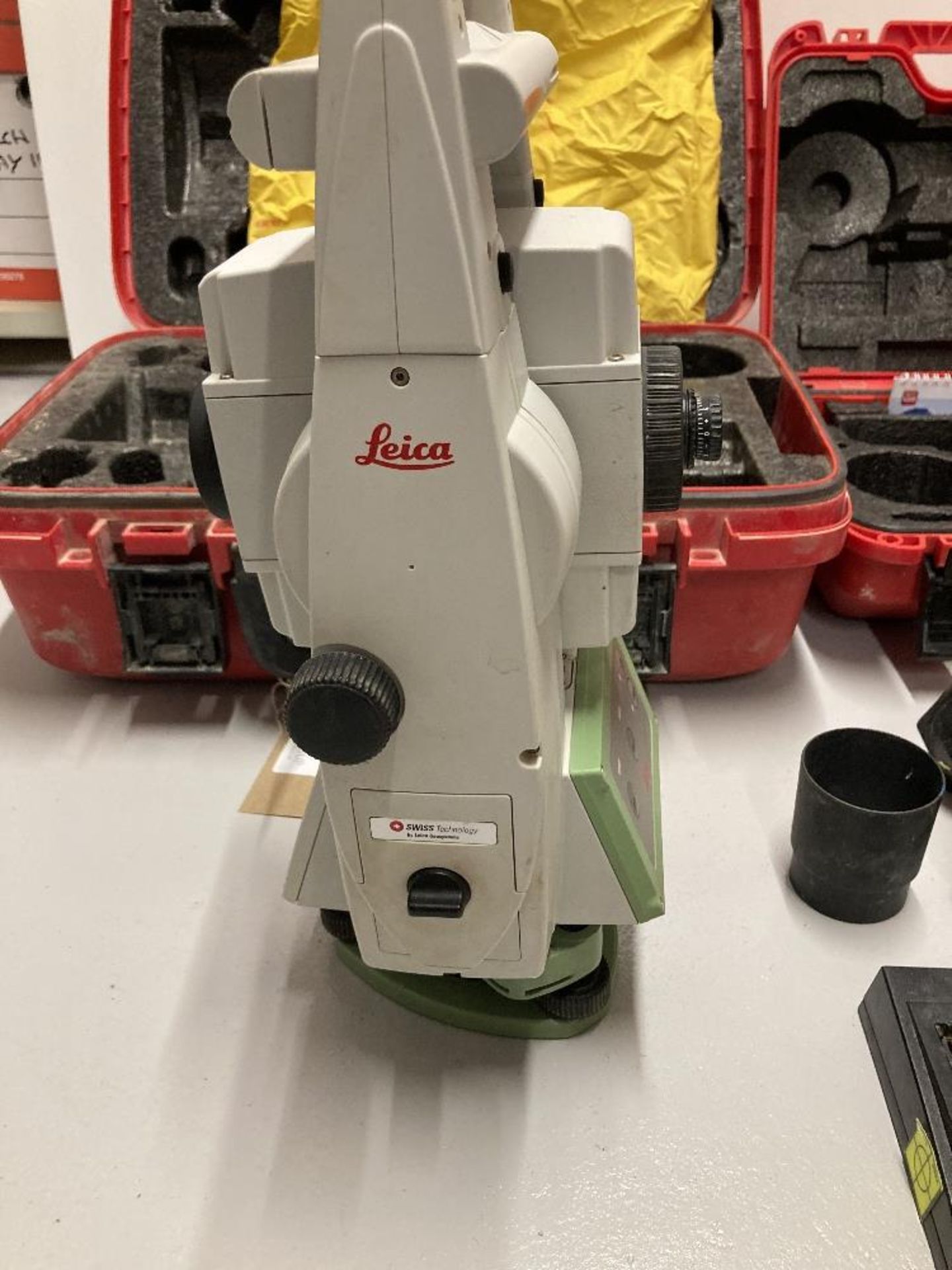 Leica TS13 Robotic Total Station Kit c/w CS20 Field Controller Kit - Image 6 of 23