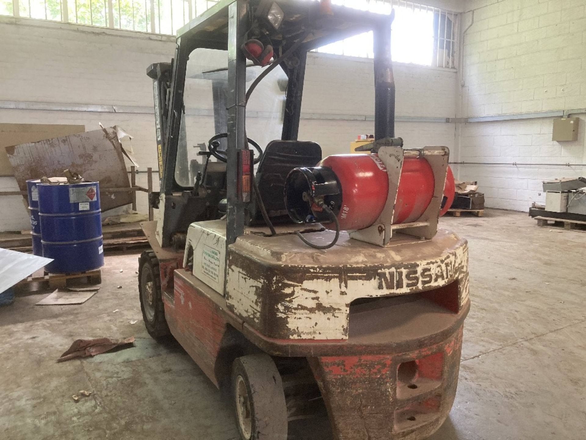 Nissan UJ02A25U Gas Operated Fork Lift Truck - Image 4 of 10