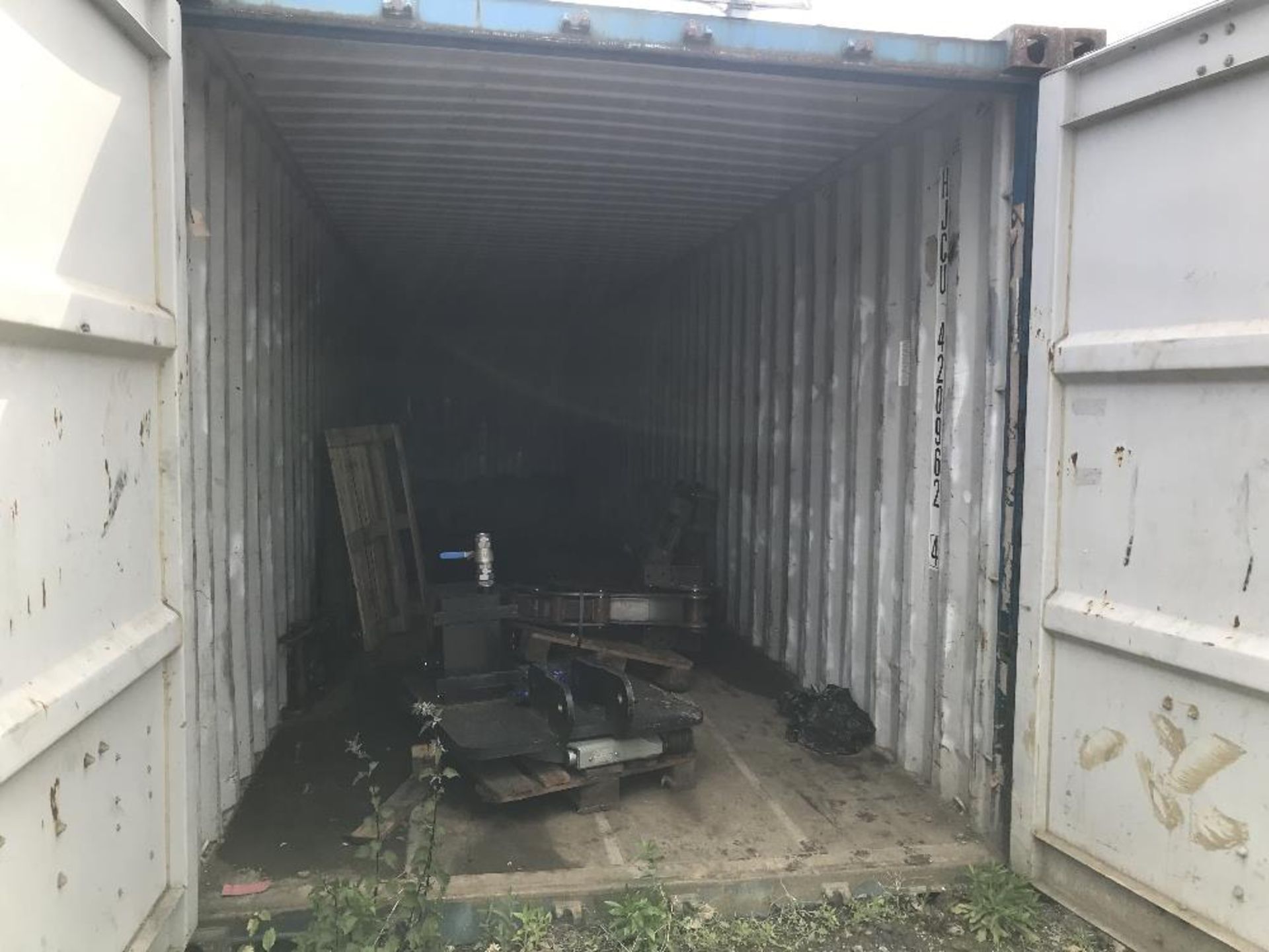 40ft Steel shipping container - Image 2 of 13