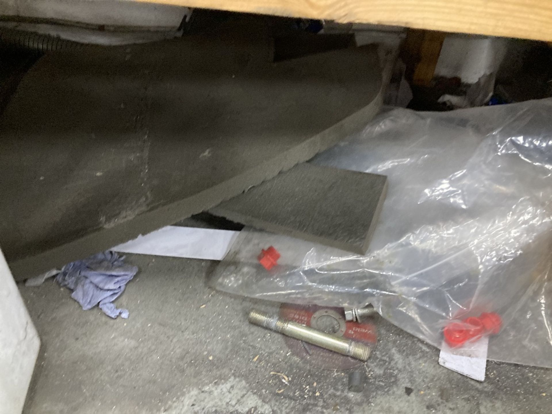 Contents of work bench - Image 8 of 11