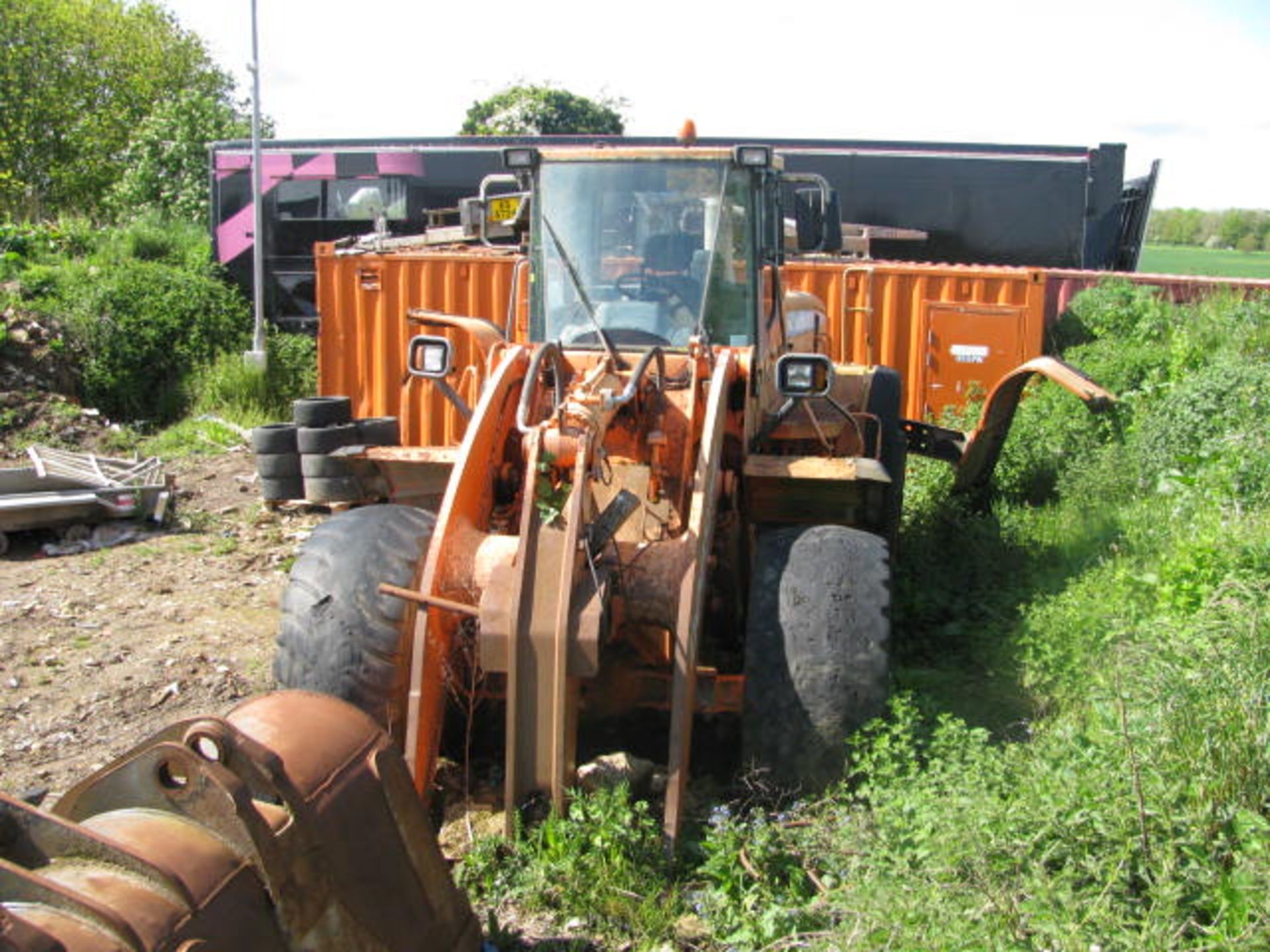 Doosan DL400 loading shovel with bucket - Image 3 of 5