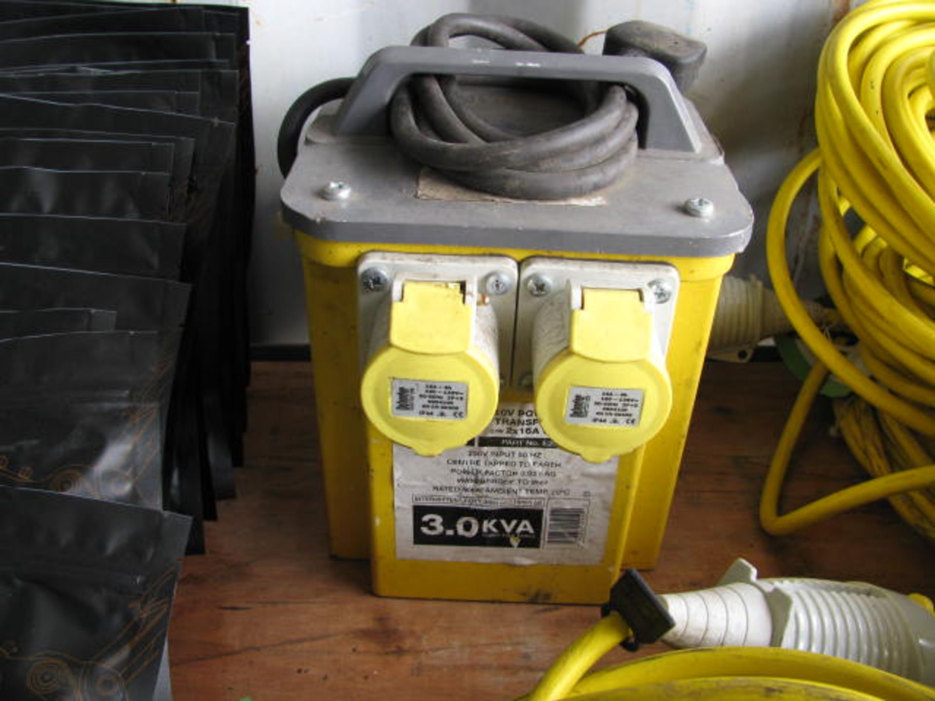 Defender 3.3kva site transformer 240v > 110v with (8) 110v extension leads - Image 2 of 3