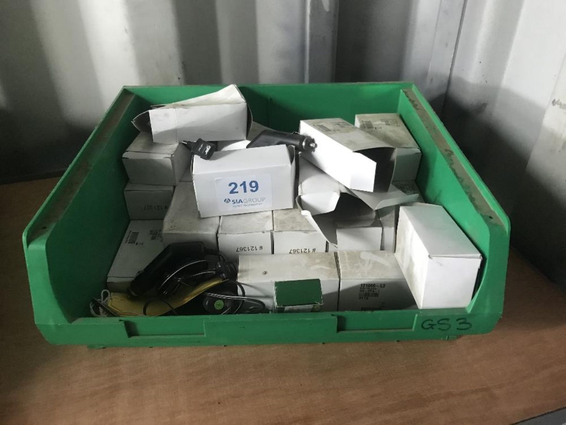 Box containing approximately (30) Honeywell 12v car chargers No.121660-L3 - Image 3 of 6