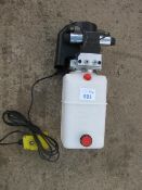 Flowfit pump with directional valve, tank and manual control