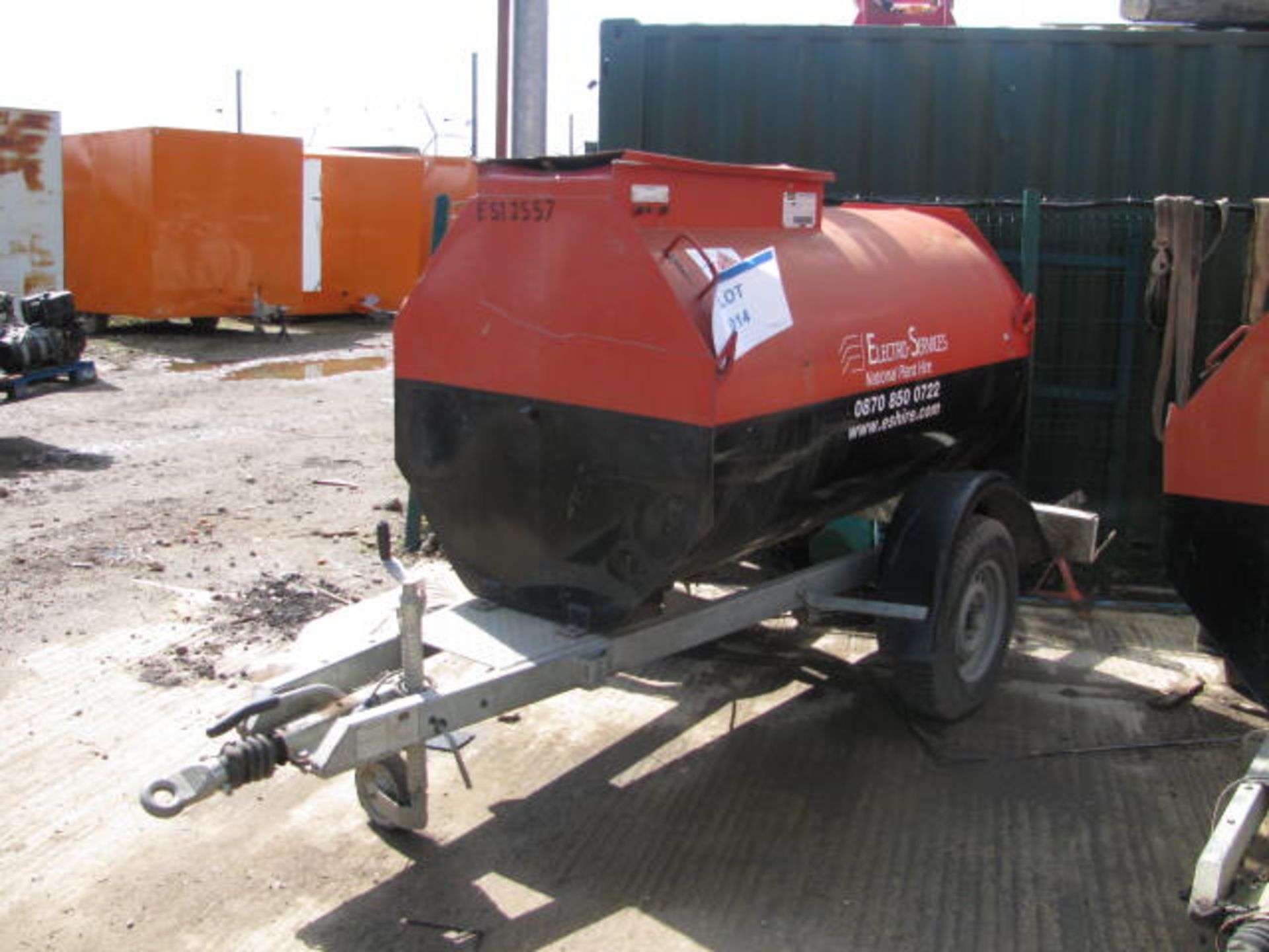 Main bunded 1000litre towable bowser