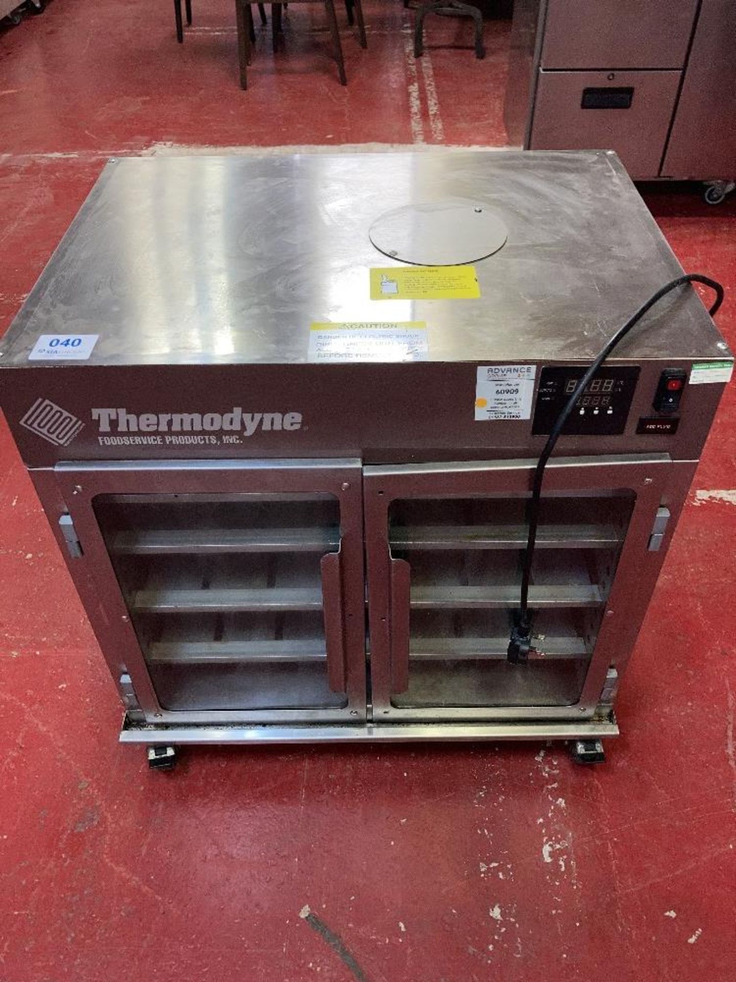 Thermodyne 700CT 2-Door Holding Cabinet (DOM: 2016) - Image 2 of 6