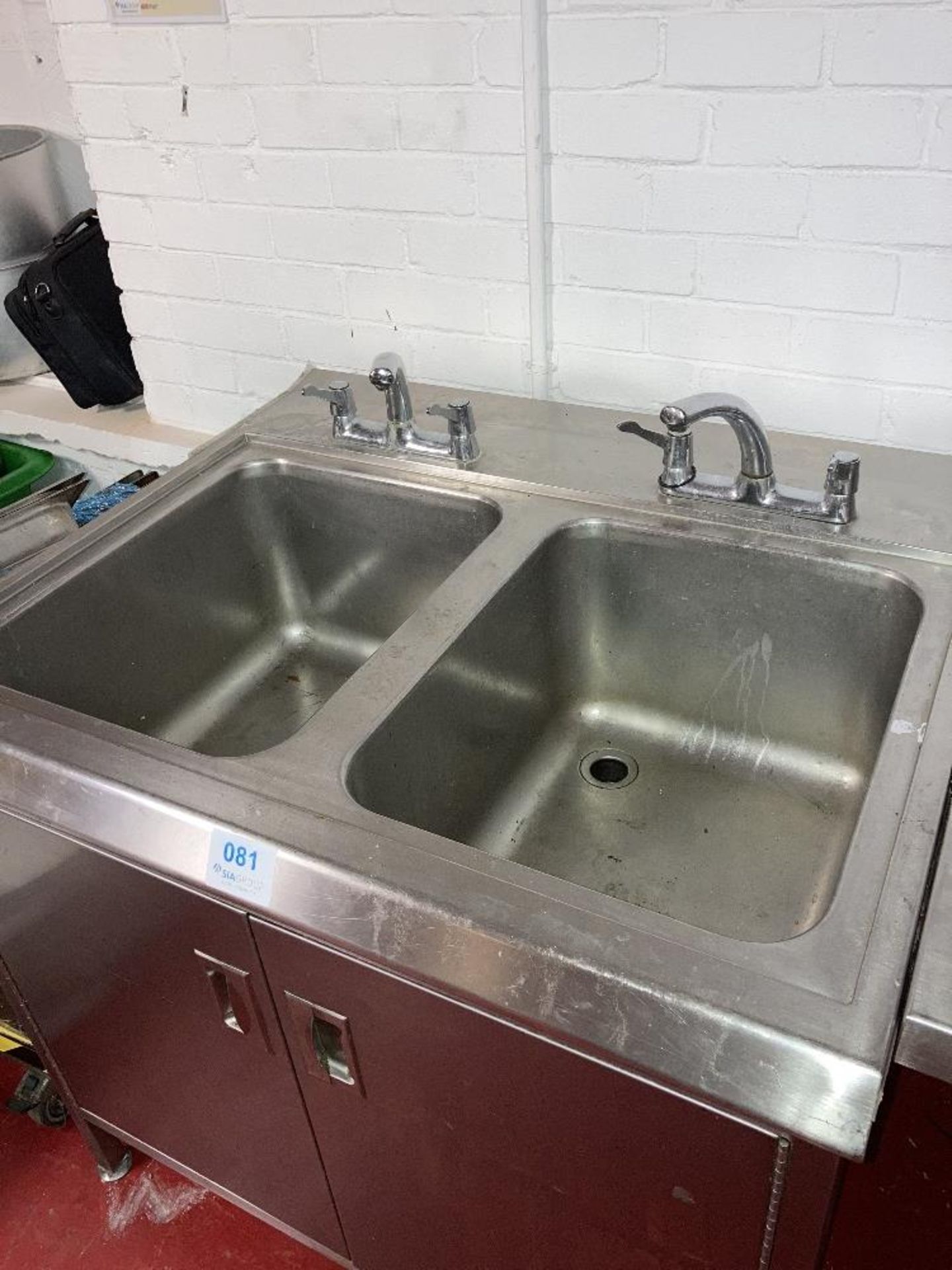 Stainless Steel Twin-Sink Washing Basin c/w Under-Cupboard - Image 3 of 6