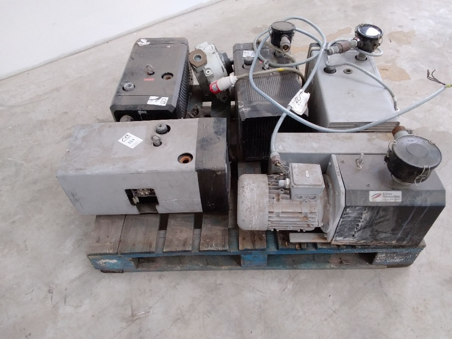 Various Vacuum Pumps - Image 3 of 7