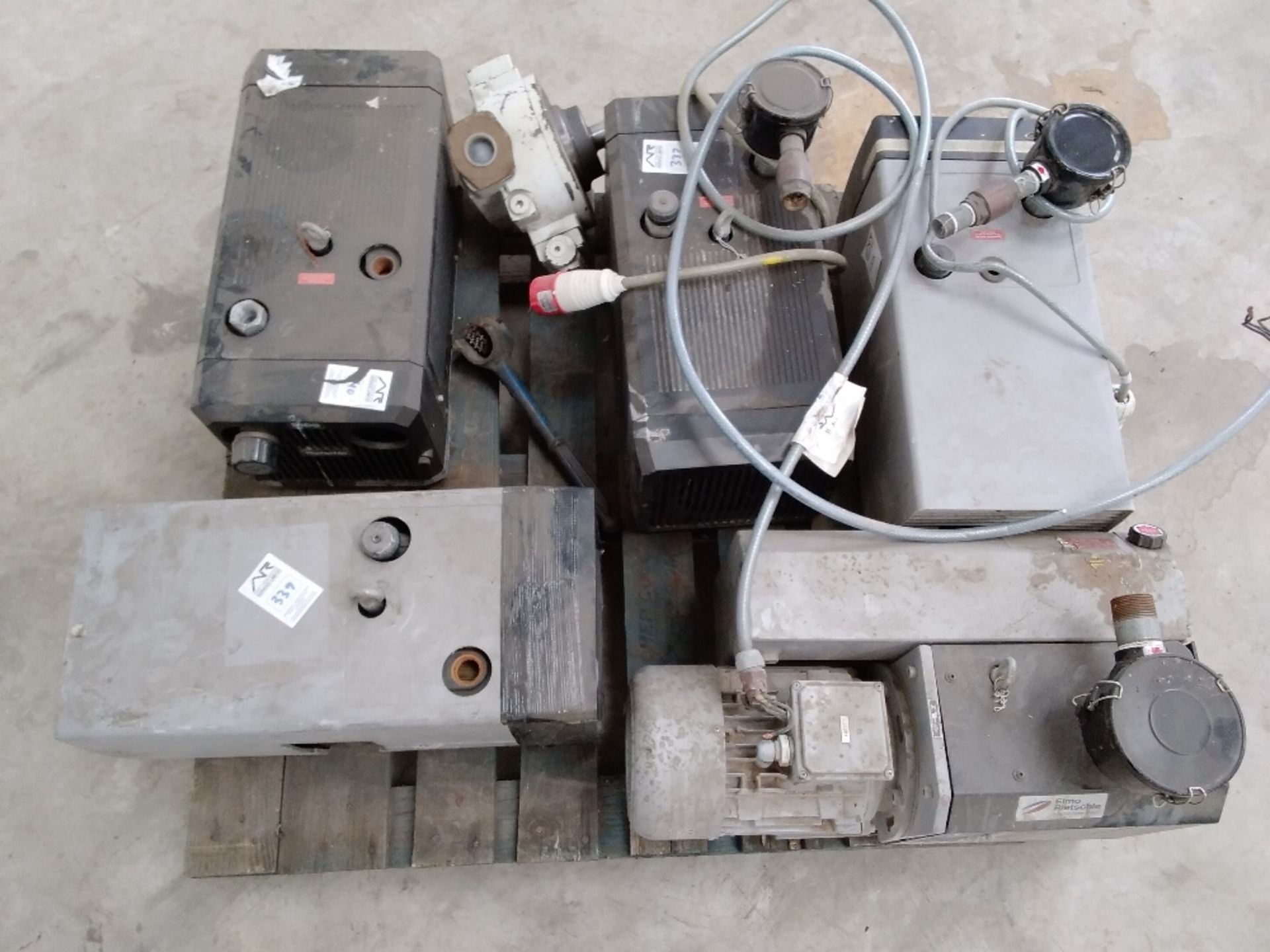 Various Vacuum Pumps - Image 5 of 7