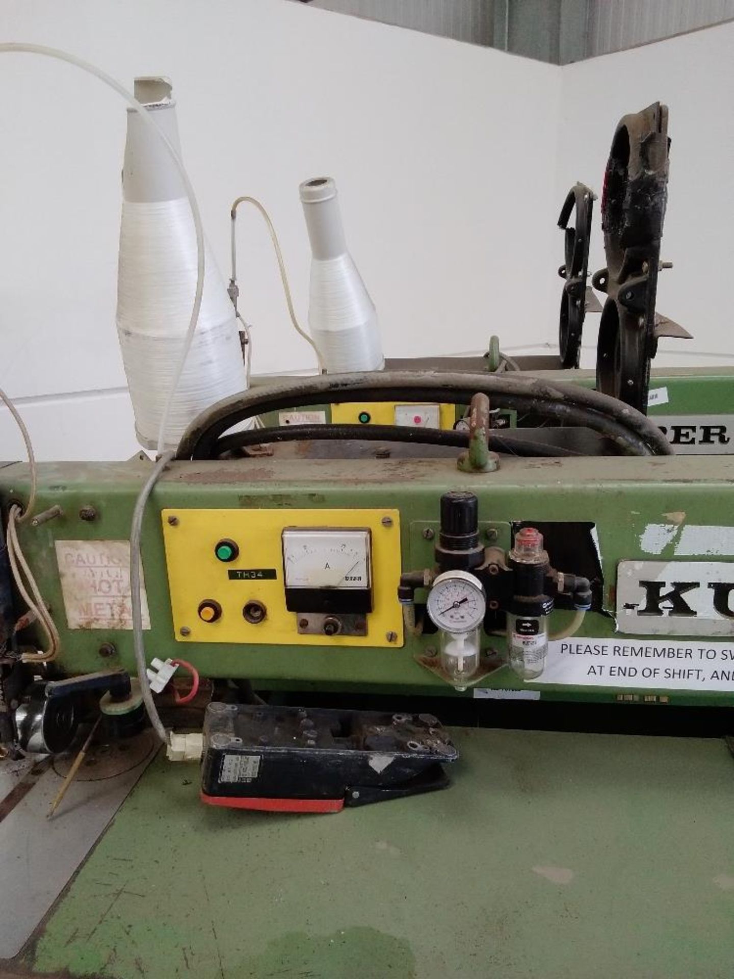 (2) Kuper FWJ900 Veneer splicing machine - Image 3 of 9