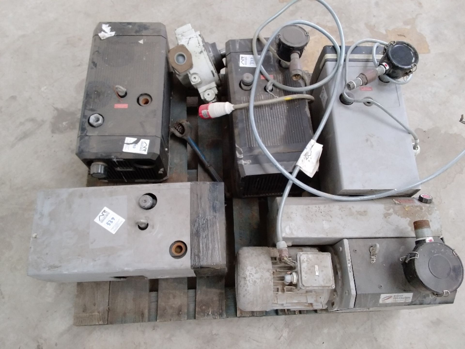 Various Vacuum Pumps - Image 4 of 7