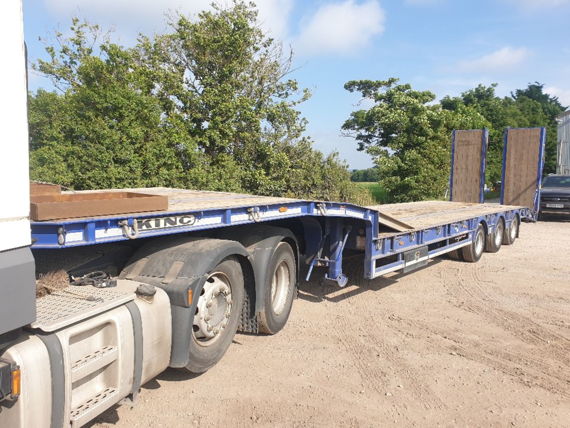 2020 King GTS44/3-17.5 Heavy Duty Stepframe Trailer with Hydraulic Powered Double Flip Toe Ramps - Image 2 of 31