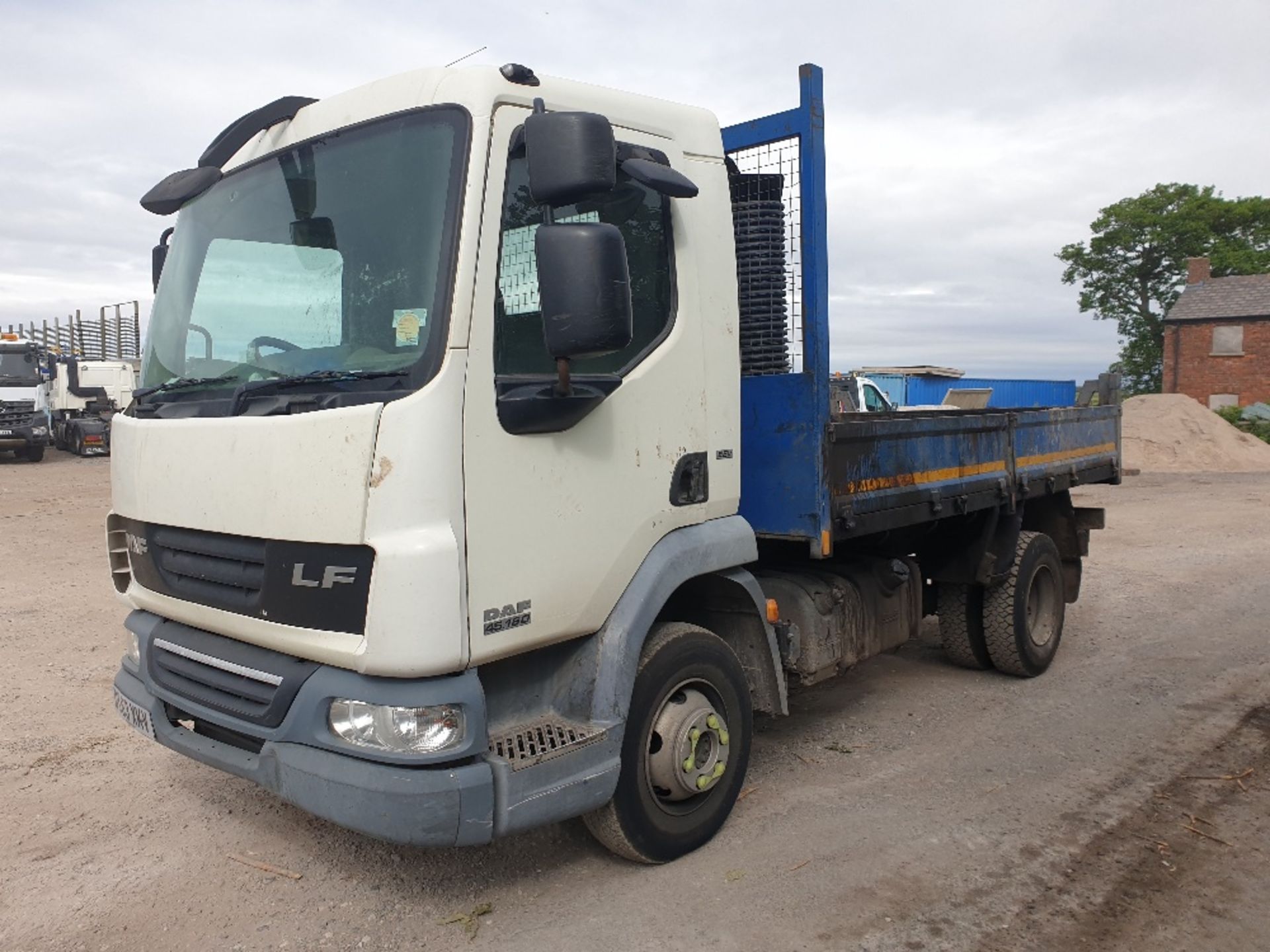 DAF LF FA 45.160 Ti with Brit-Tipp tipper body DX63 XKV - Image 3 of 10