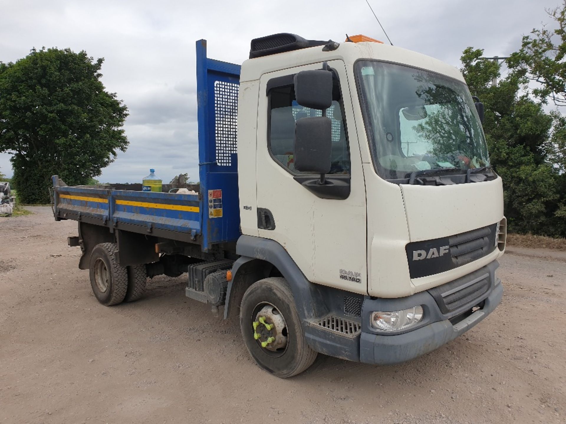 DAF LF FA 45.160 Ti with Paccar tipper body and reversing camera YJ62 HRC