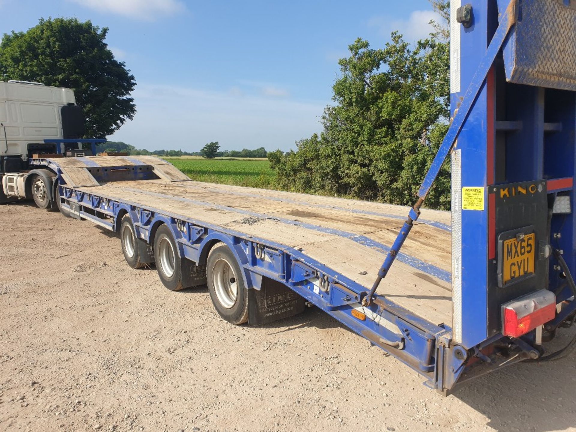 2020 King GTS44/3-17.5 Heavy Duty Stepframe Trailer with Hydraulic Powered Double Flip Toe Ramps - Image 3 of 31