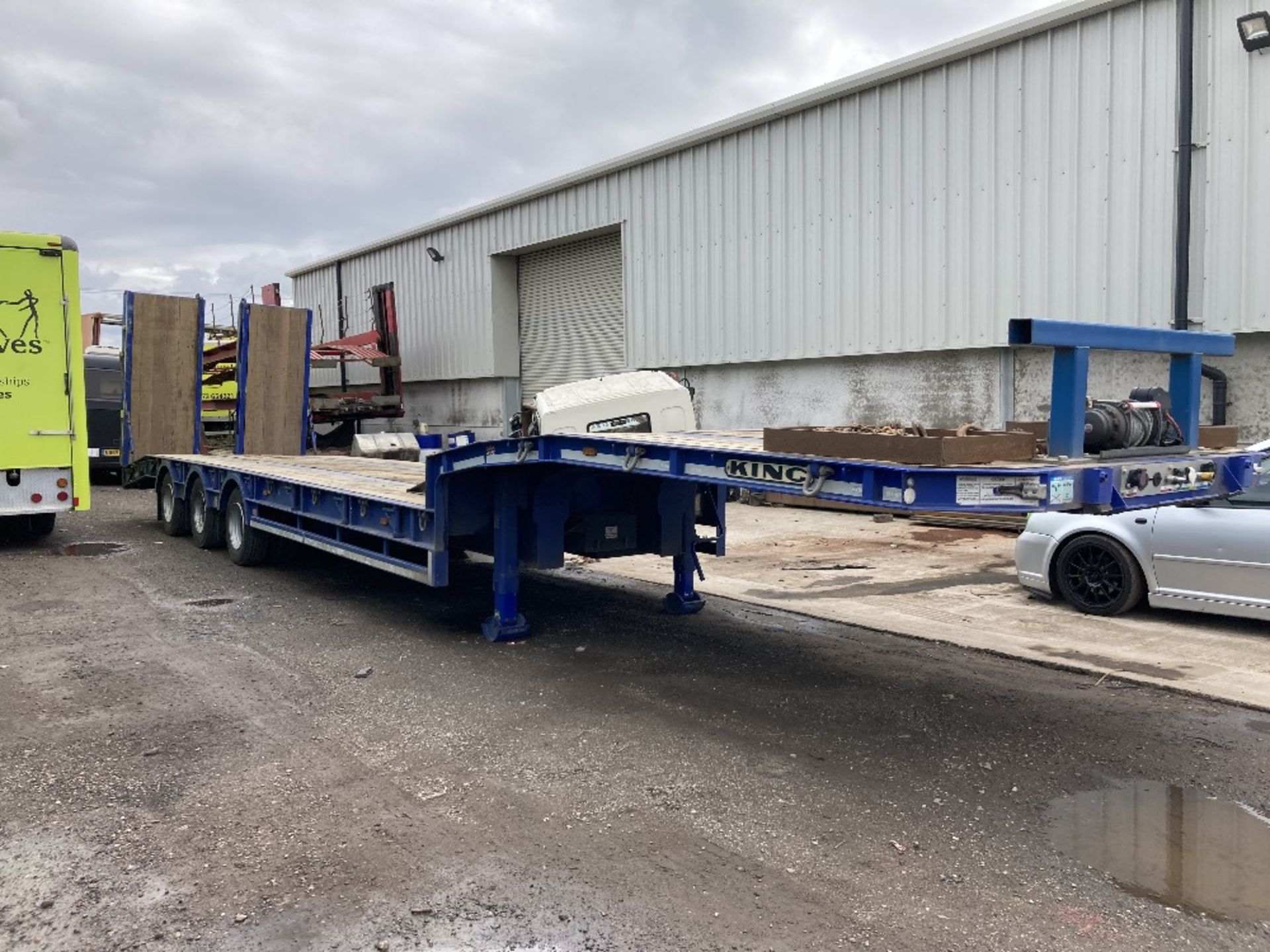 2020 King GTS44/3-17.5 Heavy Duty Stepframe Trailer with Hydraulic Powered Double Flip Toe Ramps - Image 4 of 31