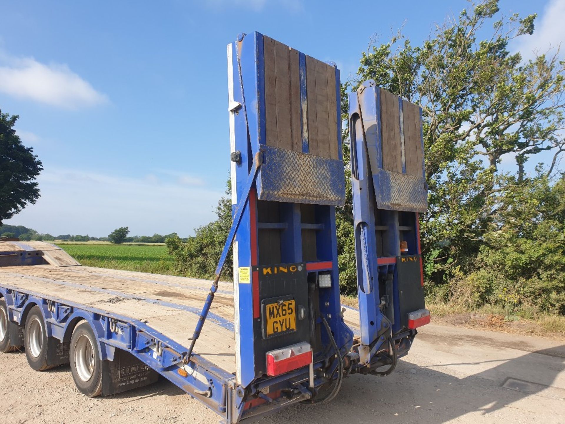 2020 King GTS44/3-17.5 Heavy Duty Stepframe Trailer with Hydraulic Powered Double Flip Toe Ramps - Image 25 of 31