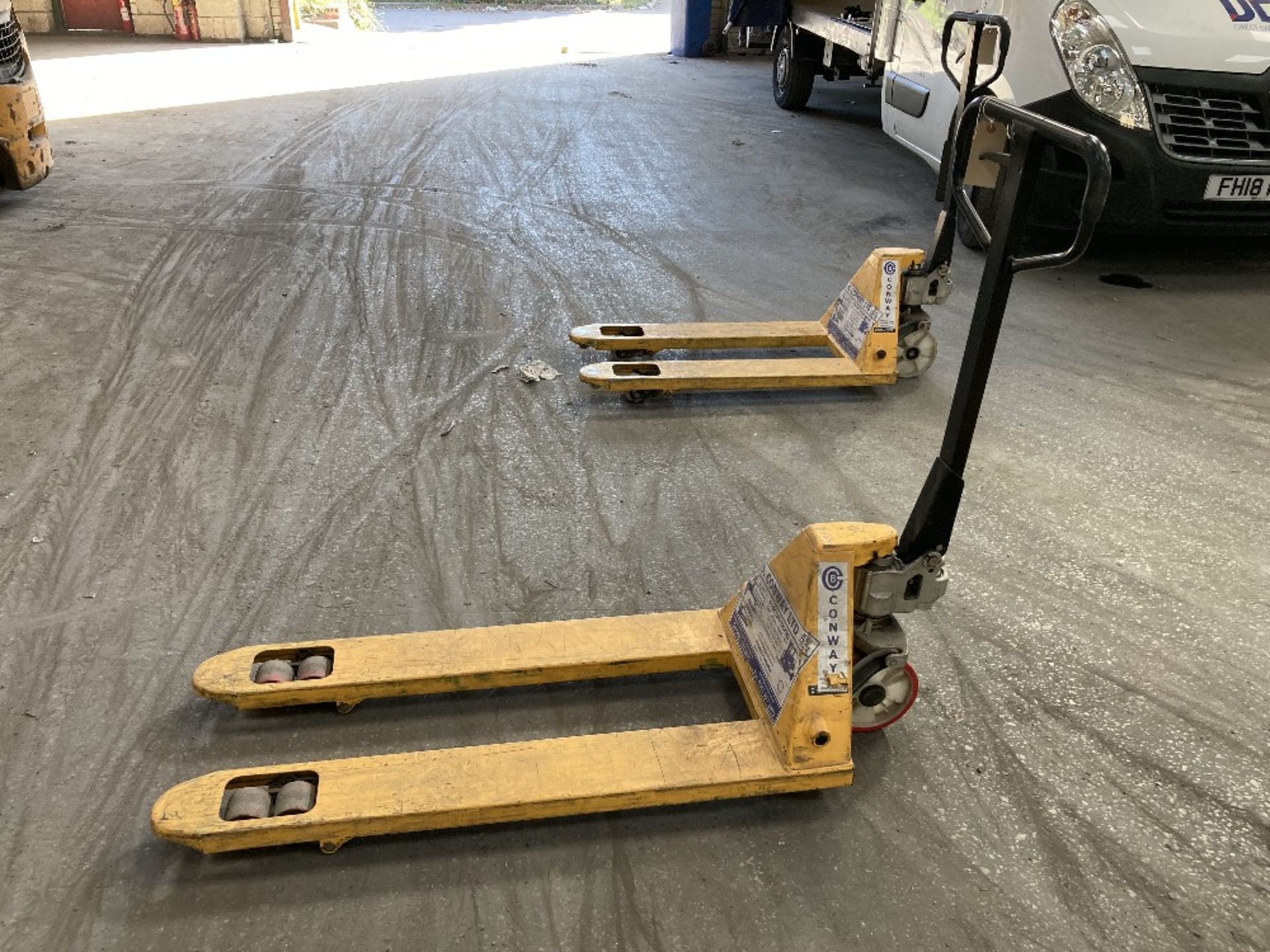 Unbranded 2,500kg Hydraulic pallet truck - Image 3 of 3