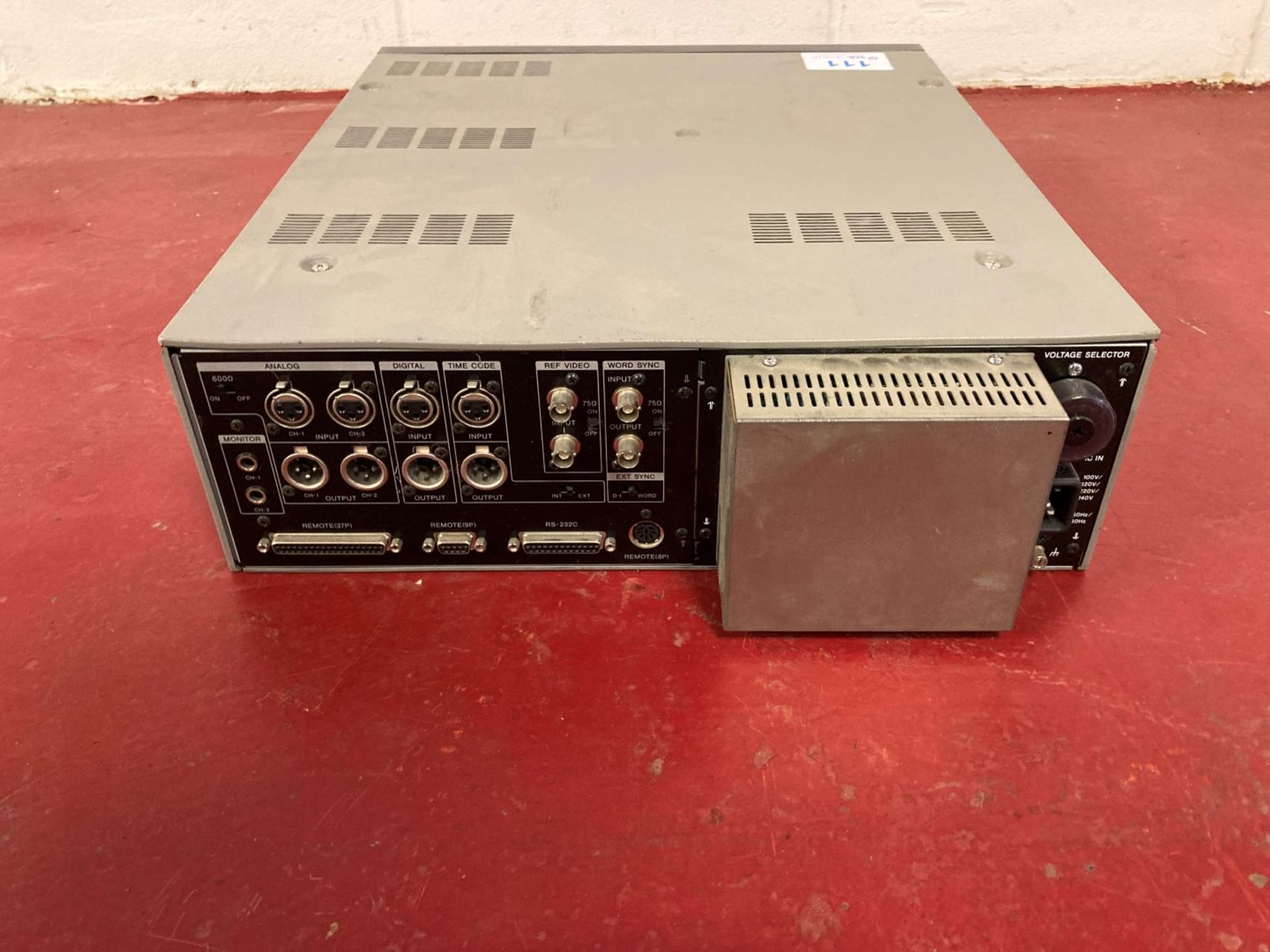 Sony PCM-7030 professional DAT recorder - Bild 3 aus 4