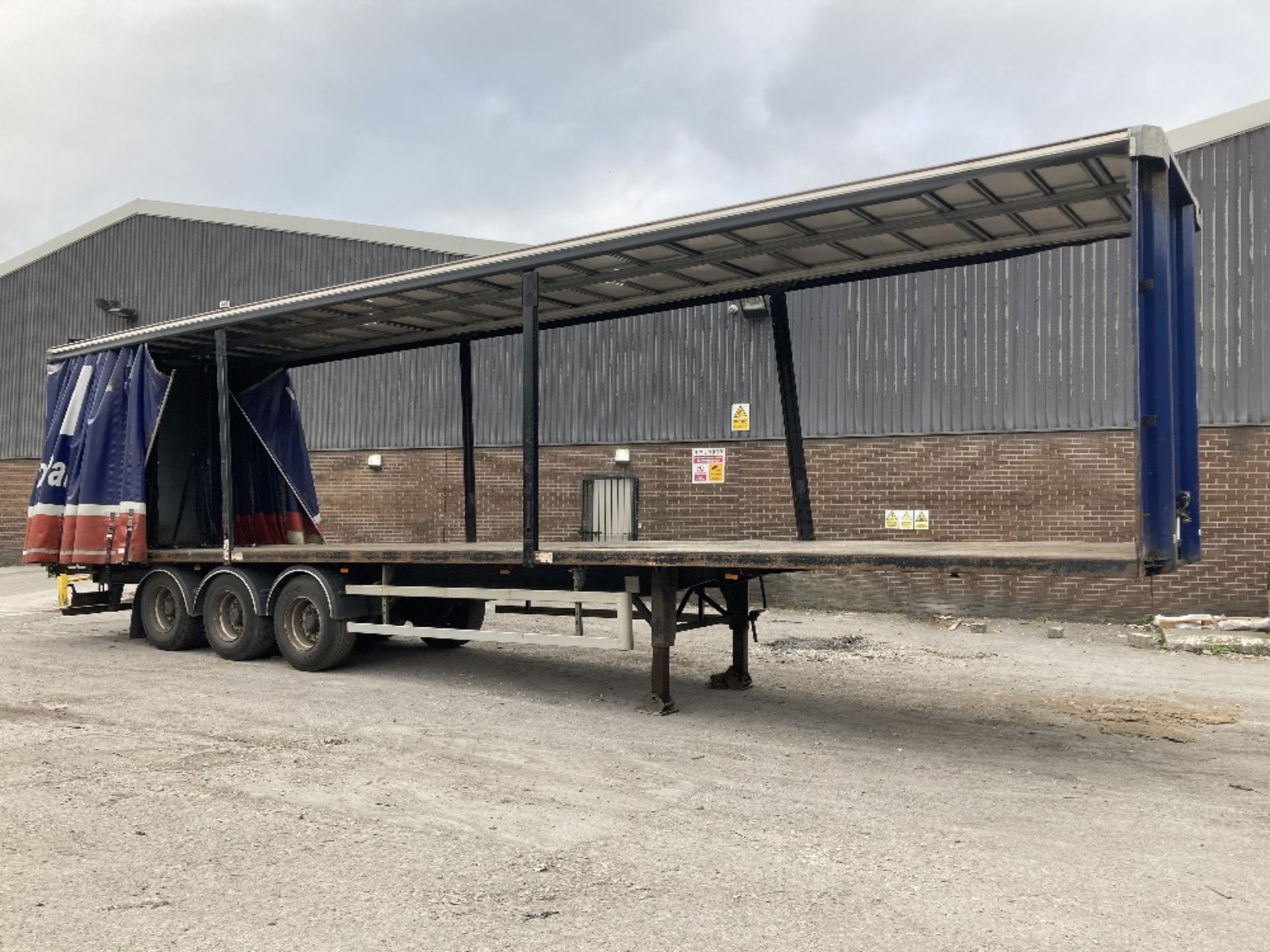 SDC 13.7mtr tri-axle curtainside trailer - Image 2 of 15