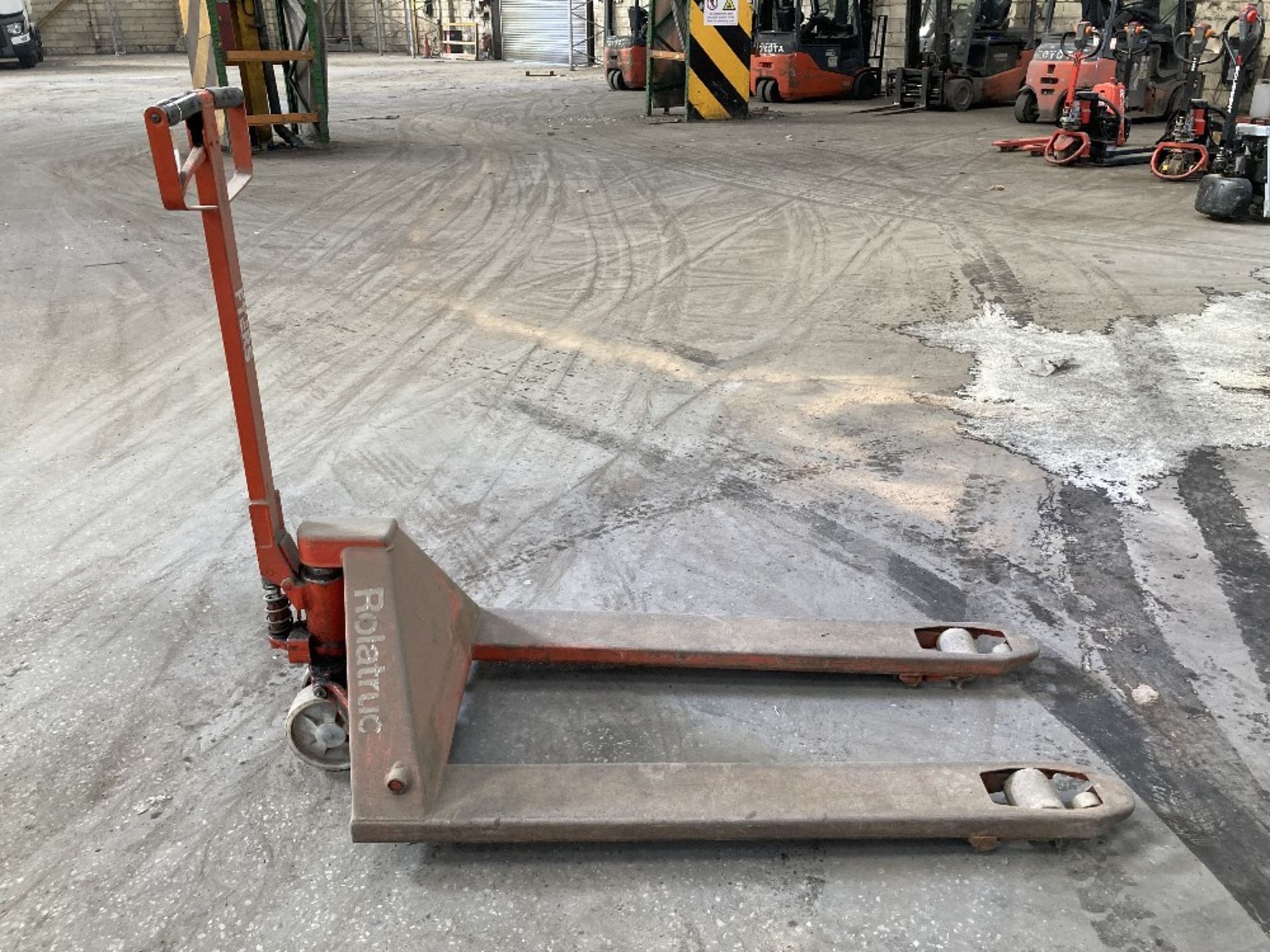 BT Rolatruc 2,000kg Hydraulic pallet truck