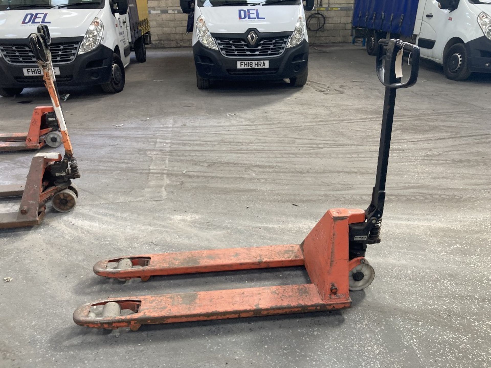 Toyota LHM230 2,300kg Hydraulic pallet truck - Image 3 of 3