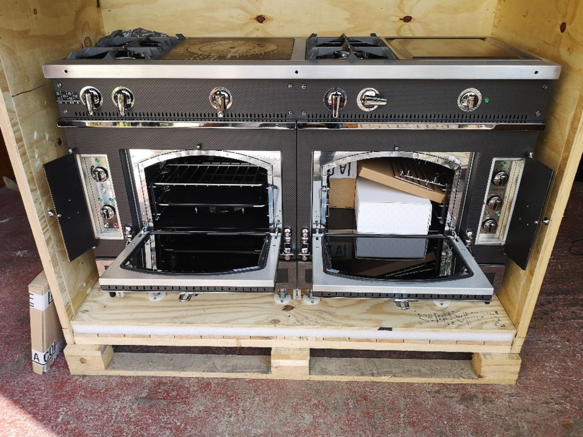 La Cornue Le Chateau 150 Carbon Edition range oven - Image 8 of 13