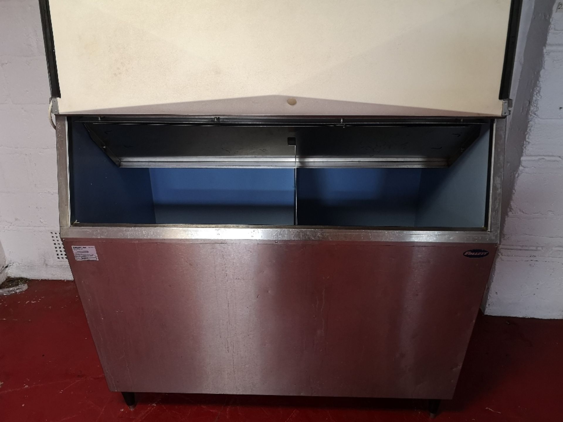 Freestanding Ice Machine & Storage Bin to include: - Image 6 of 10