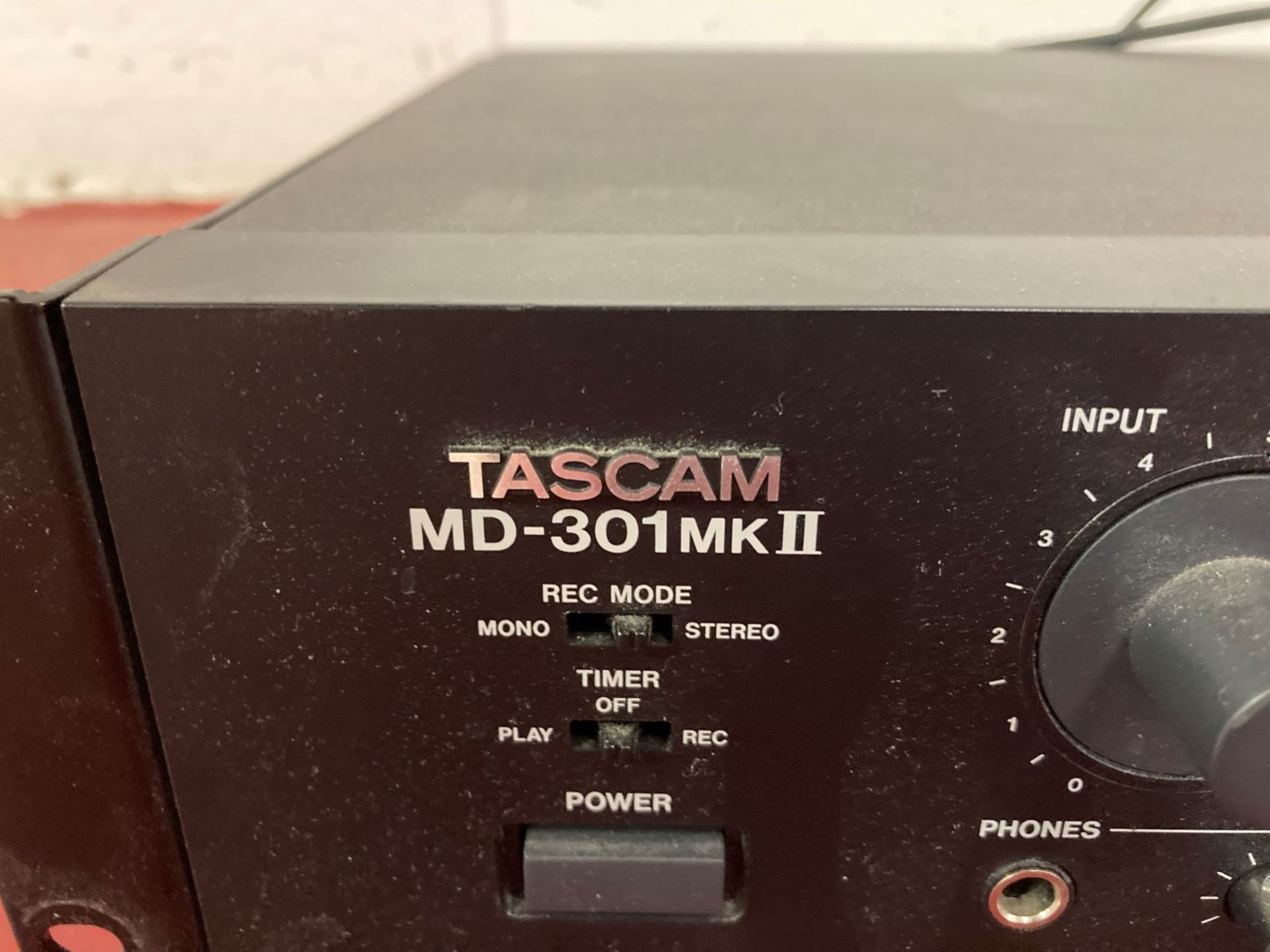 Tascam MD-301 MKII mini disk player / recorder - Image 3 of 4