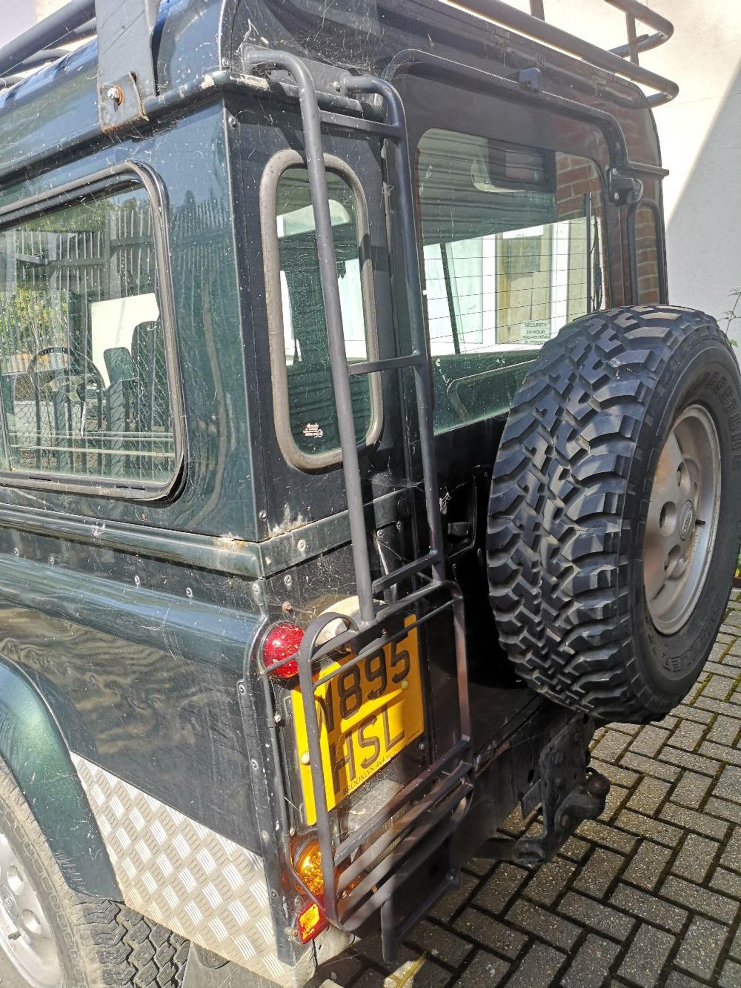 (2000) Land Rover Defender 110 County TD5 Registration: W895 HSL - Image 4 of 19