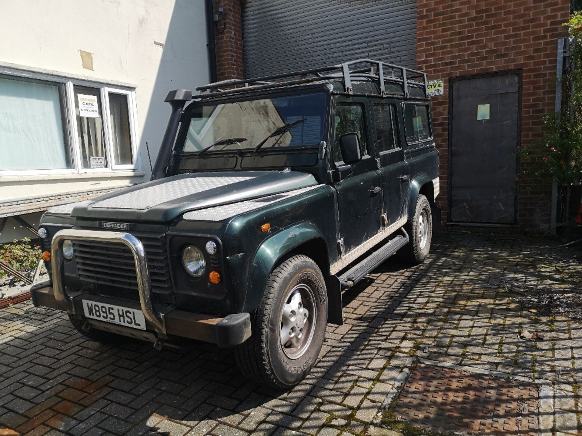 (2000) Land Rover Defender 110 County TD5 Registration: W895 HSL - Image 9 of 19