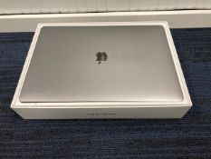 Apple MacBook Pro 2018 15" core i7 Touchbar Laptop