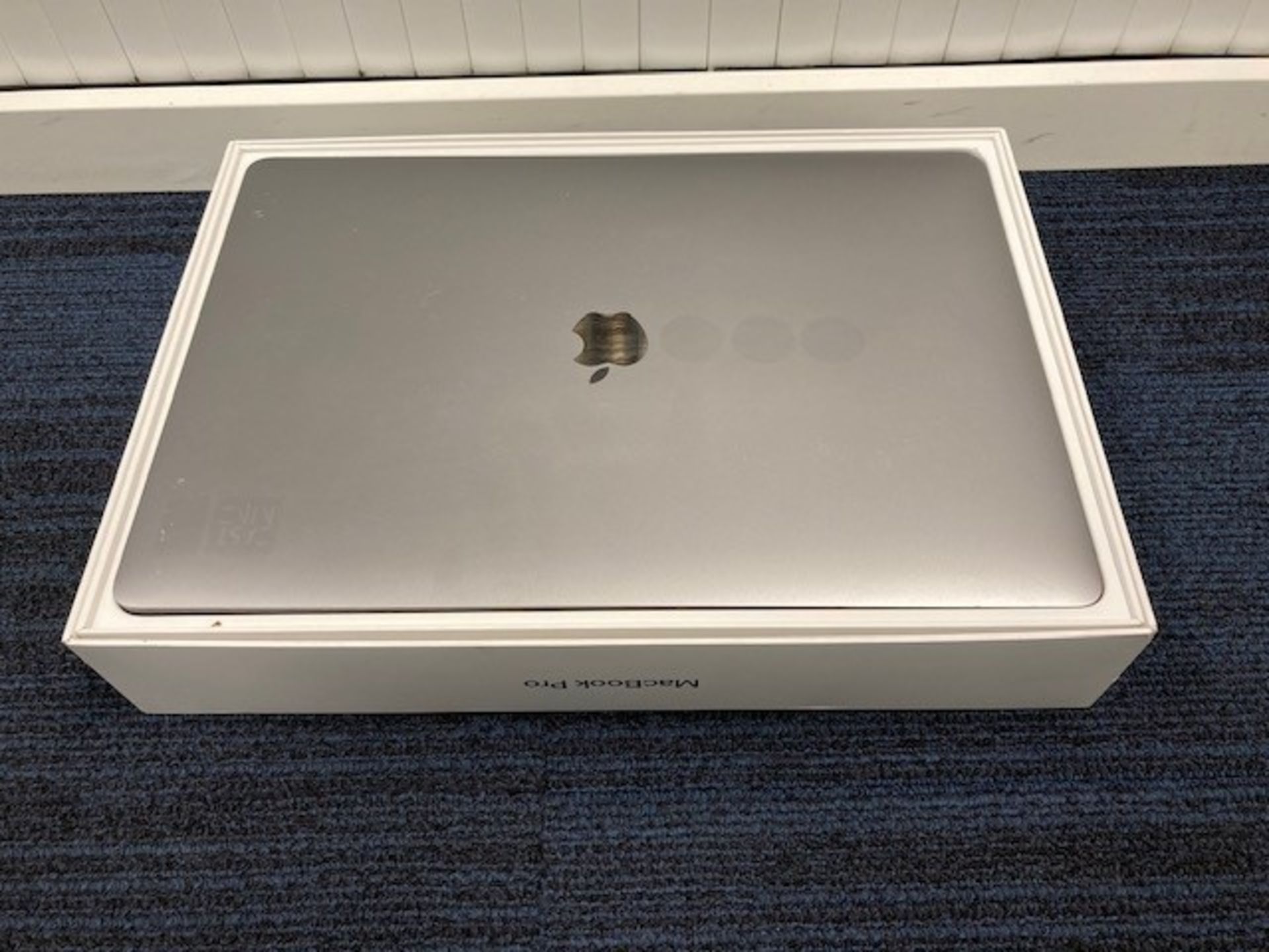 Apple MacBook Pro 2018 15" core i7 Touchbar Laptop