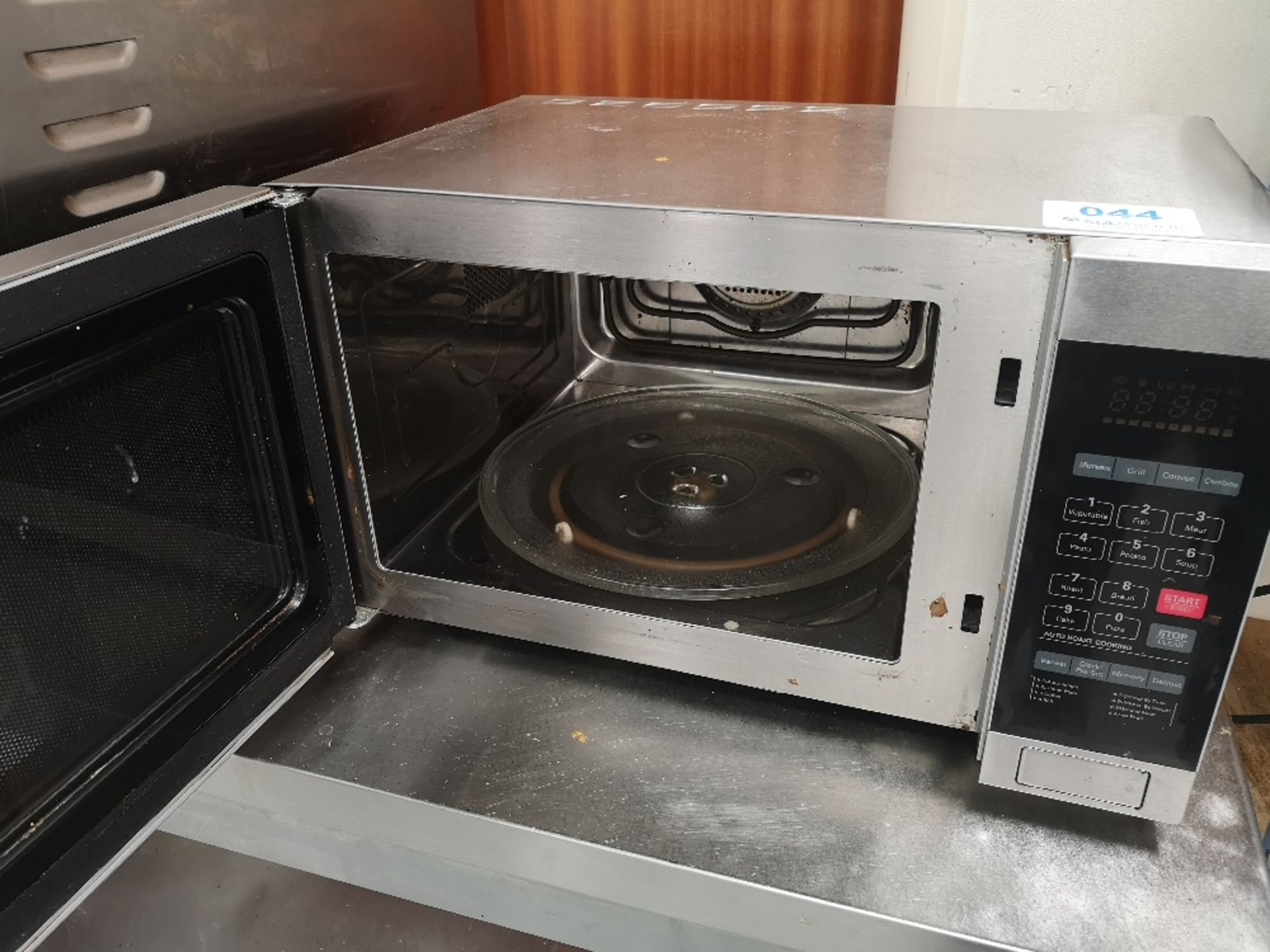 Commercial Microwave Oven - Image 3 of 3