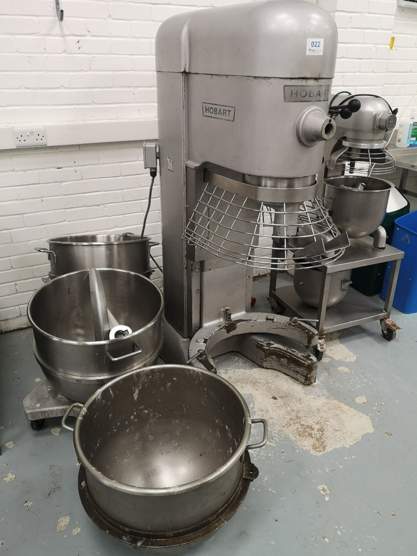 Hobart M802 80 QRT Planetary Mixer with (3) Mixing Bowls - Image 3 of 8