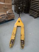 1,680kg Pallet Truck