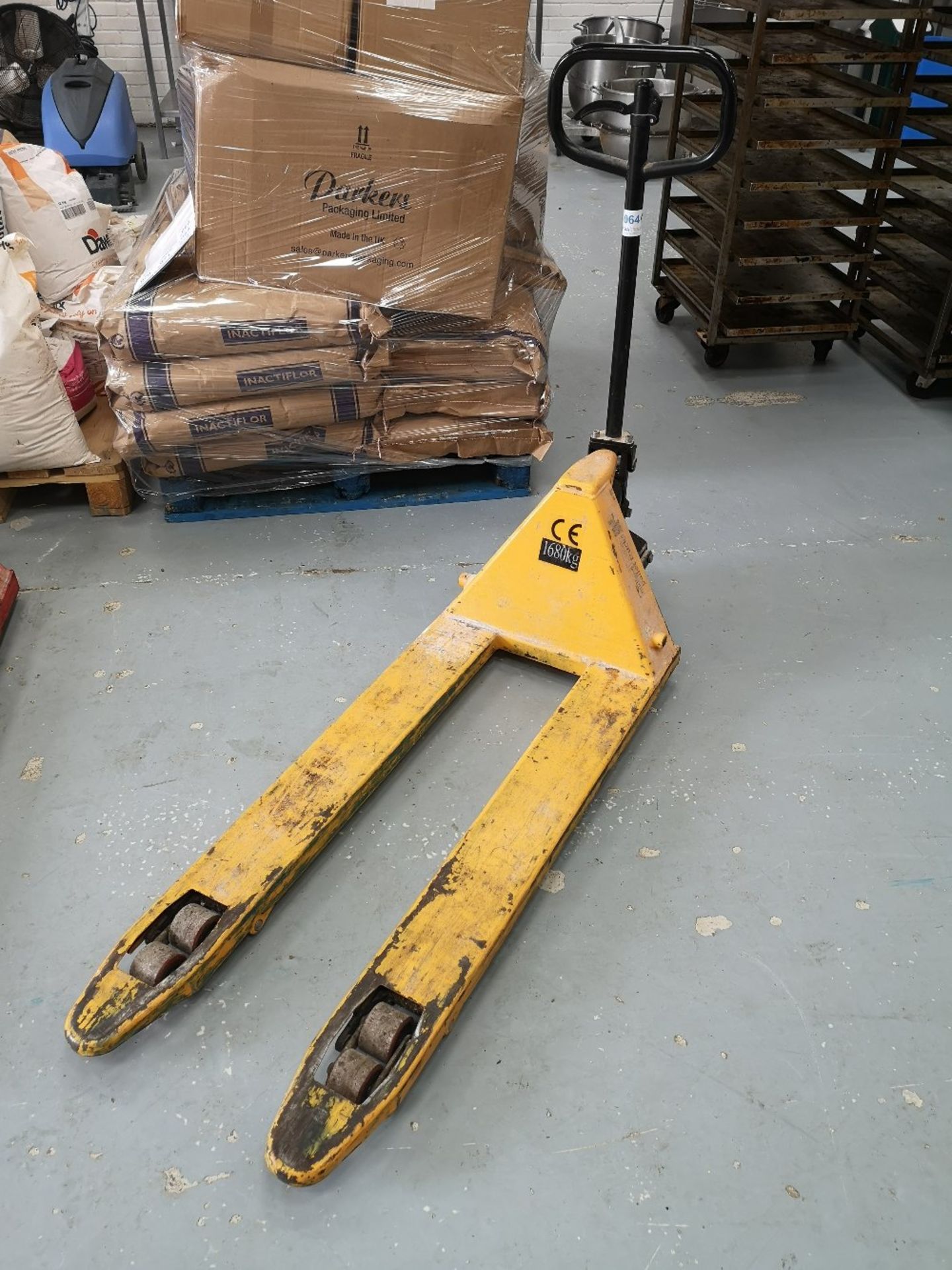 1,680kg Pallet Truck - Image 2 of 3