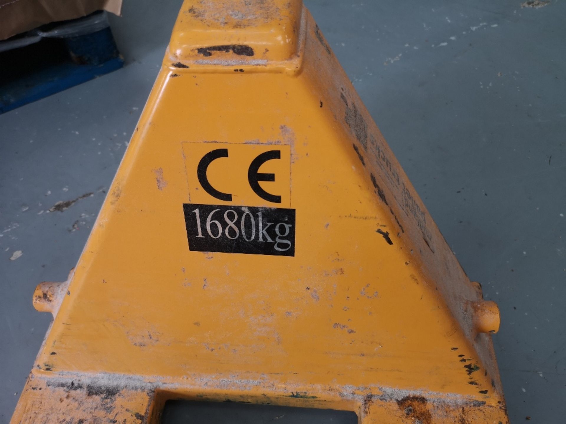 1,680kg Pallet Truck - Image 3 of 3