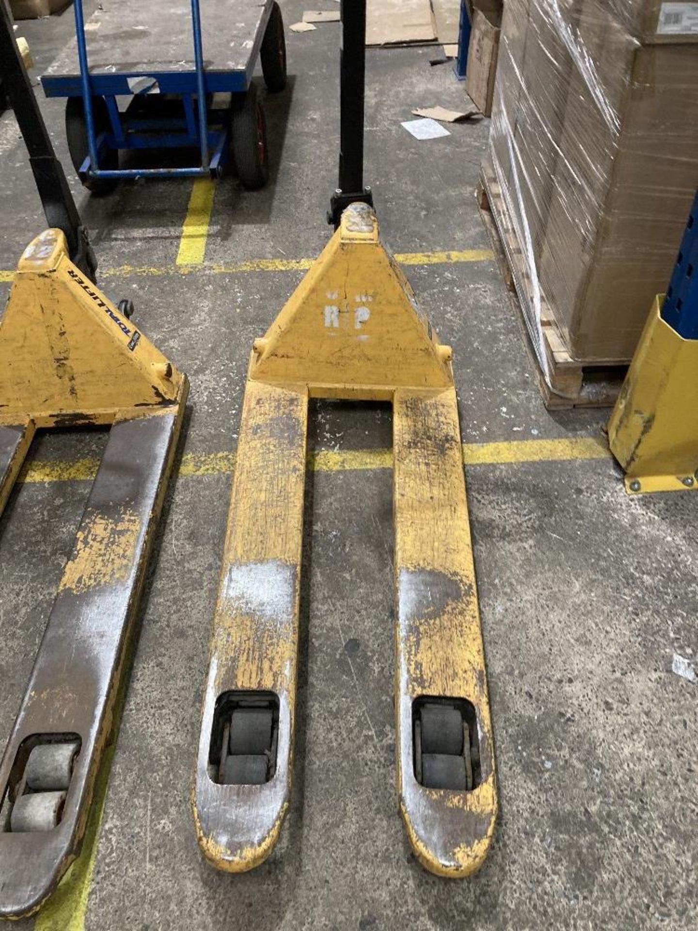 Unbranded 2500kg capacity pallet truck